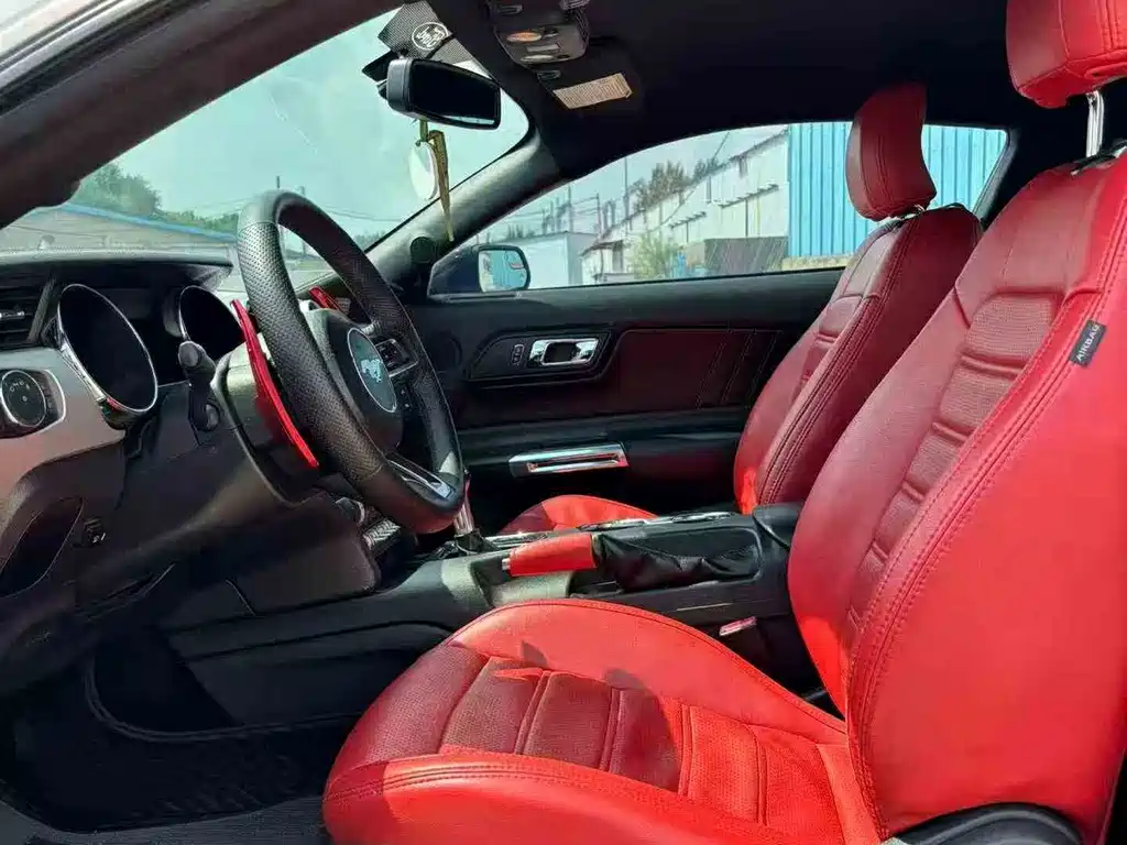 Ford Mustang — миниатюра 4