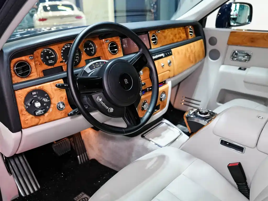 Rolls-Royce Phantom — миниатюра 9