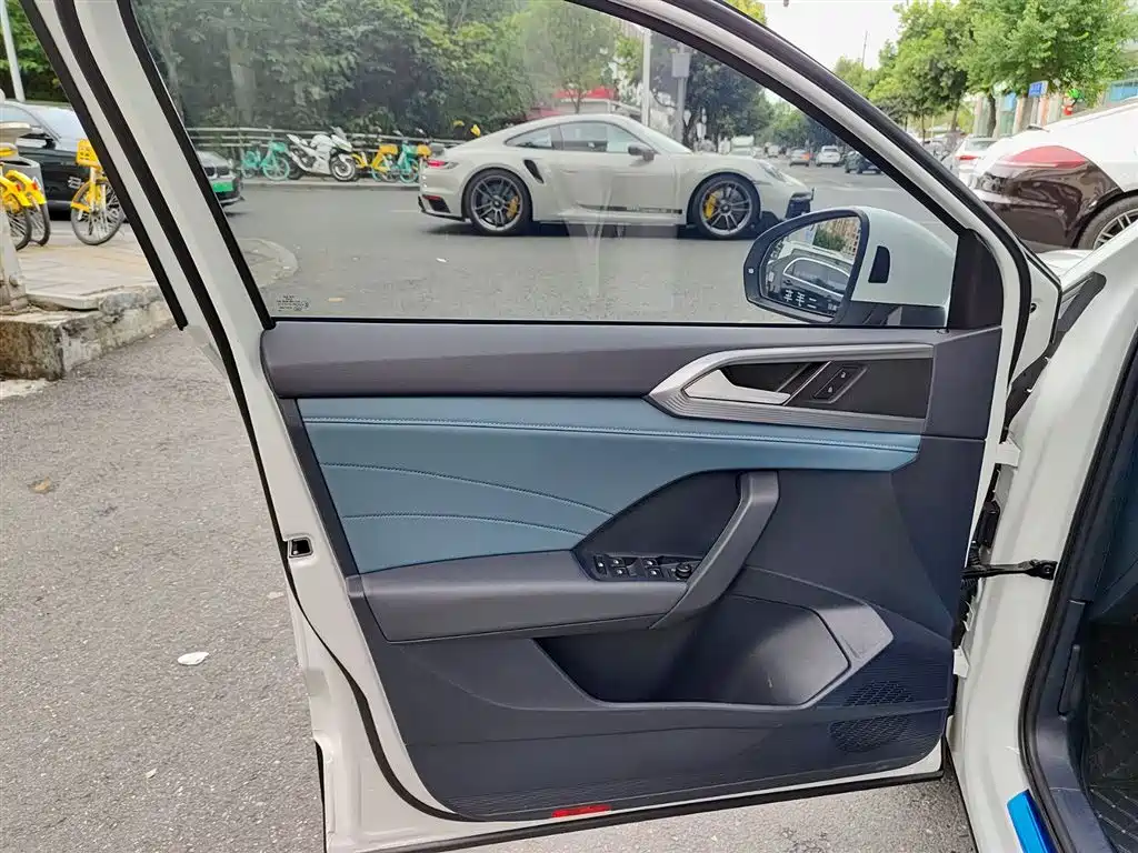 Volkswagen Tharu 2025 300TSI