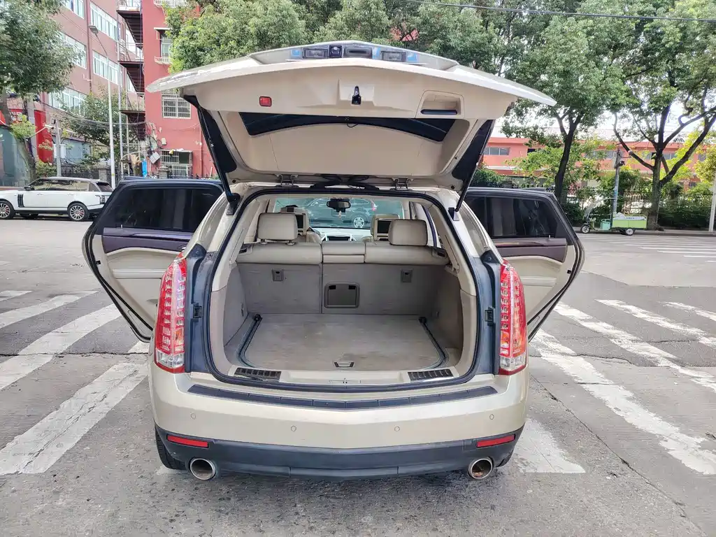Cadillac SRX — миниатюра 13
