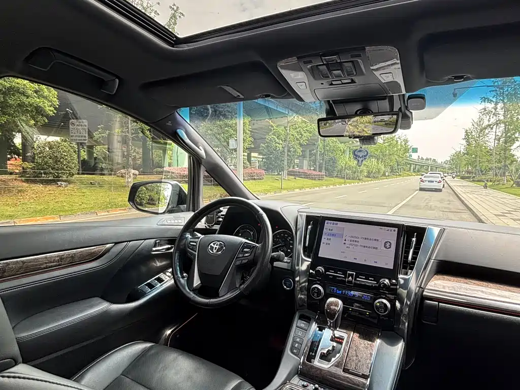 Toyota Alphard — фотографии объявления, Фото 15
