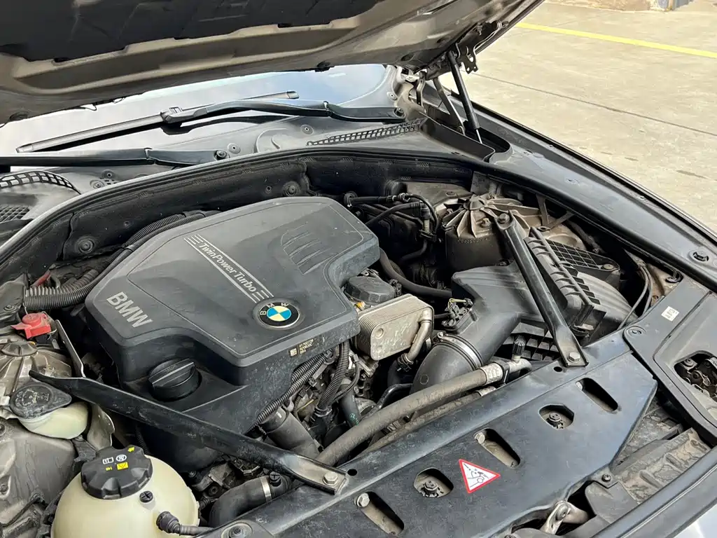BMW 5 Series — миниатюра 17
