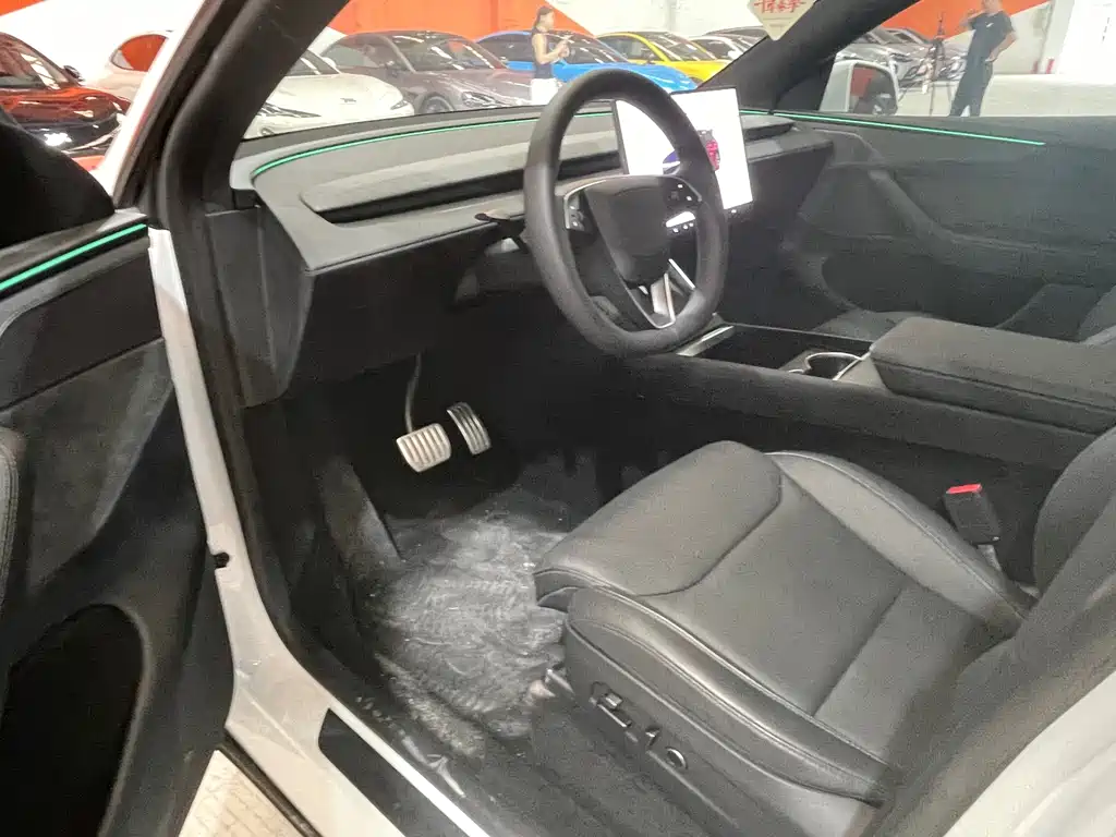 Tesla Model Y L