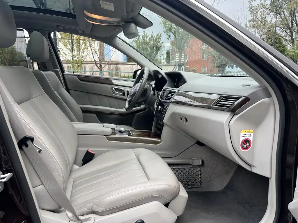 Mercedes-Benz E-Class — миниатюра 13
