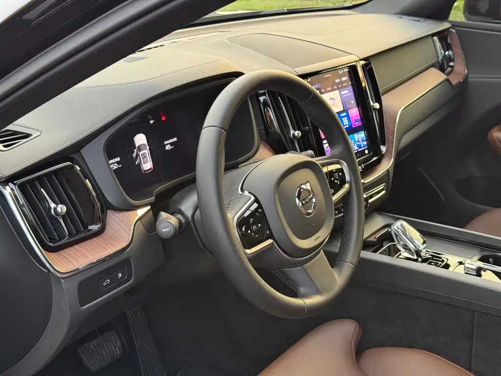 VOLVO XC60 PLUG IN HYBRID