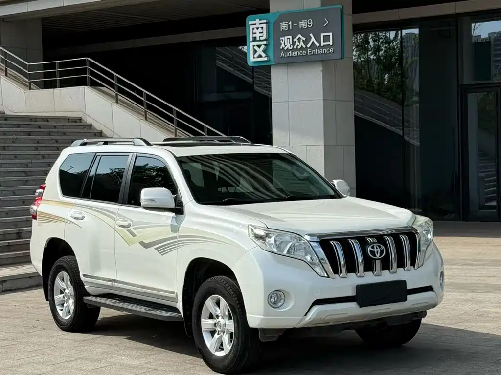 Toyota Land Cruiser Prado 2016 2.7L AT Standard