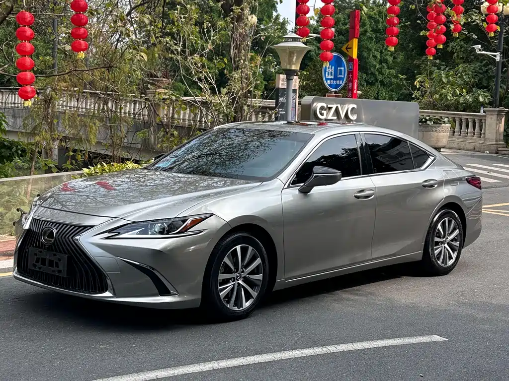 Купить Lexus ES
