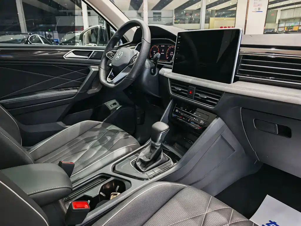 Volkswagen Tiguan L — миниатюра 12