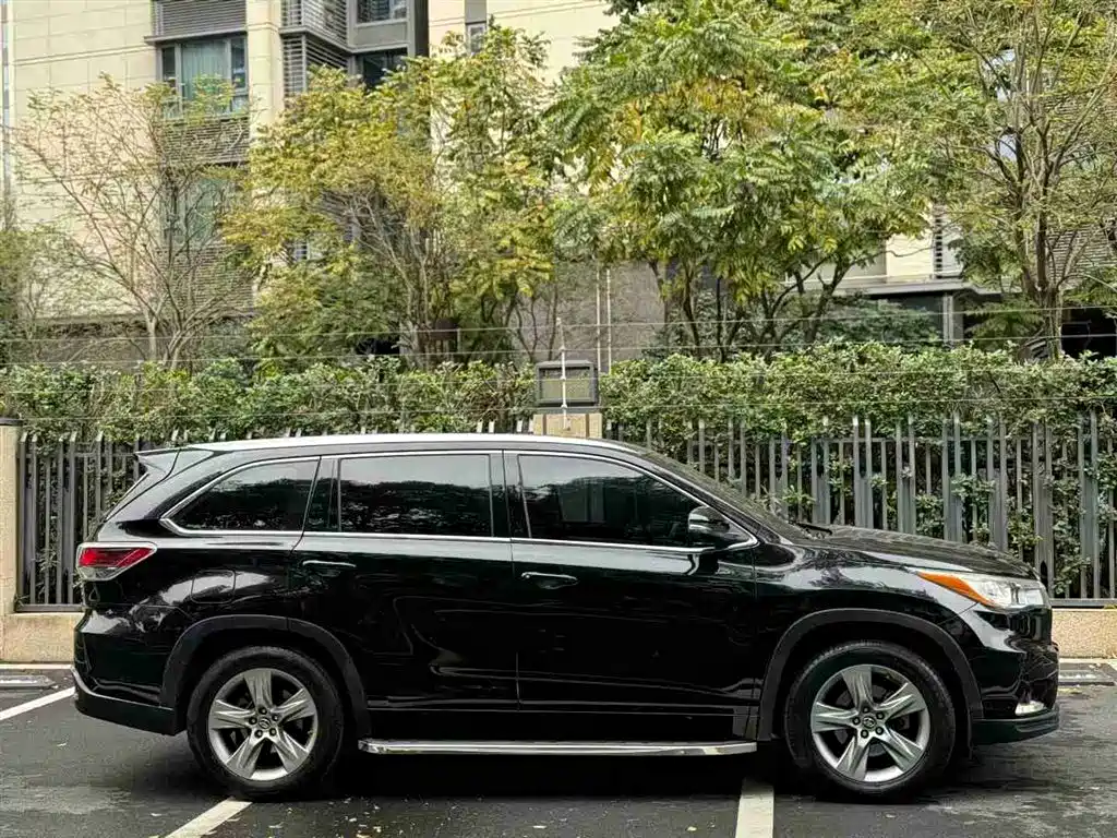 TOYOTA HIGHLANDER