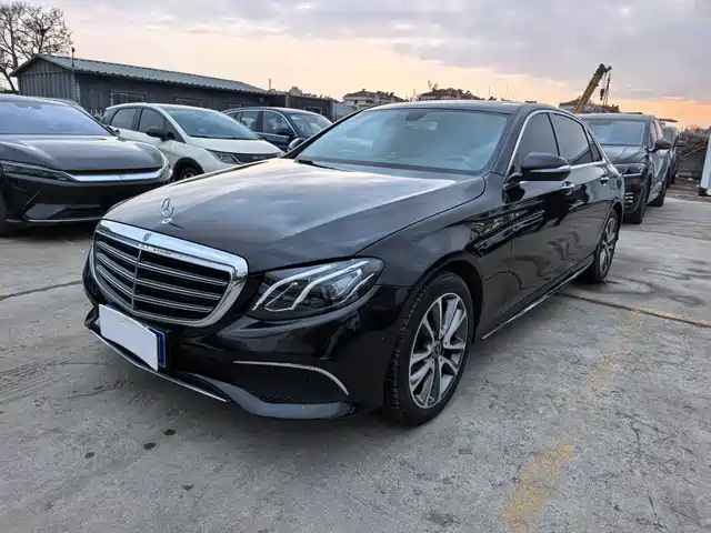 MERCEDES-BENZ E CLASS