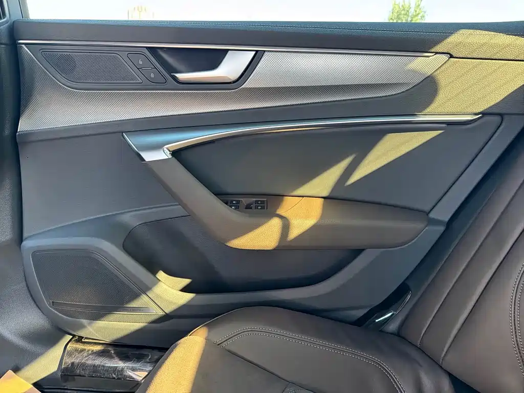 Audi A7L 2022 — фото 18