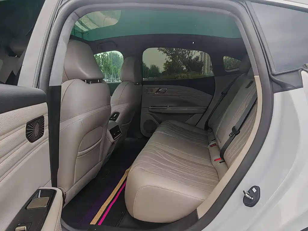 Geely Galaxy Galaxy 8 8 2025 130km EM-P