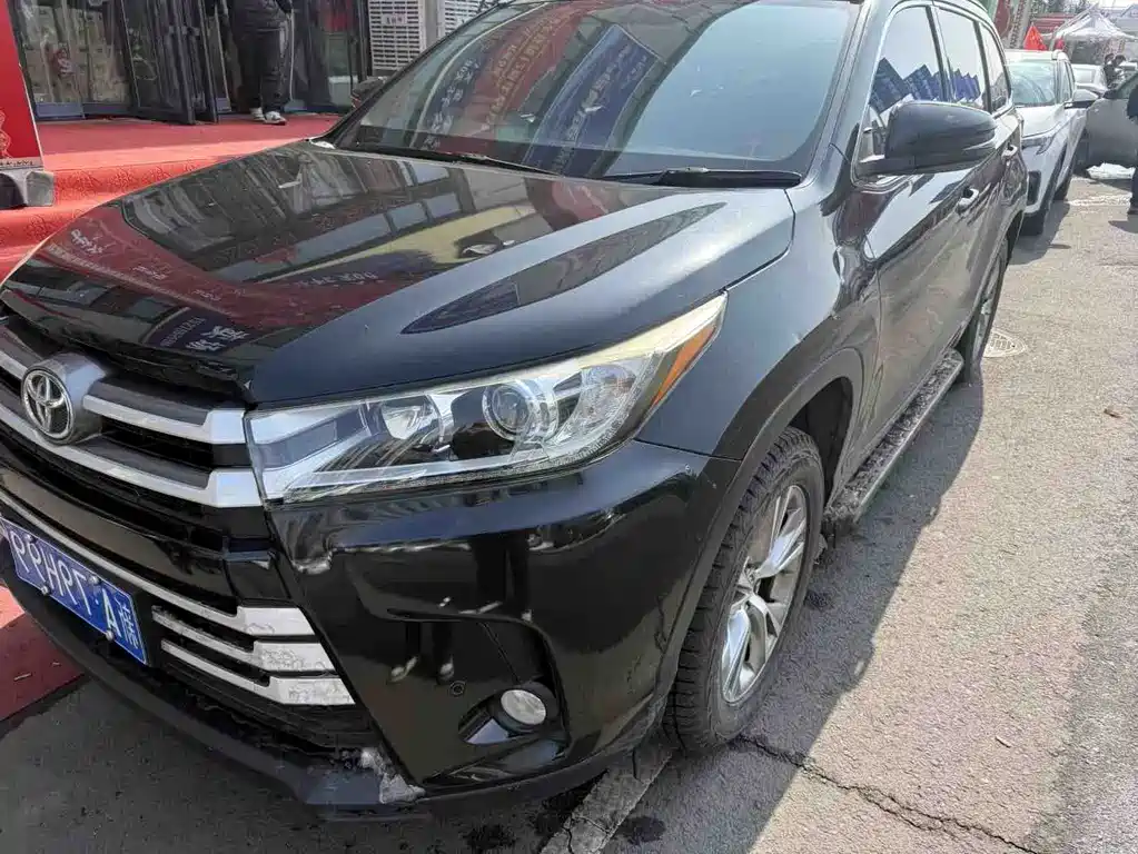 TOYOTA HIGHLANDER