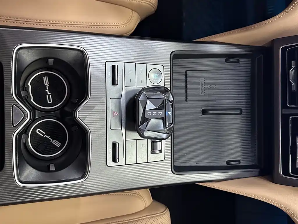 BYD L DM-i — миниатюра 24