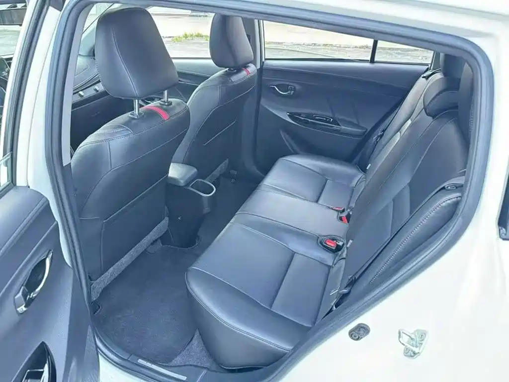 Toyota Yaris L — миниатюра 3