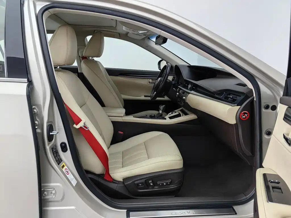Lexus ES — миниатюра 23