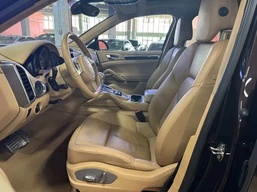 Porsche Cayenne — миниатюра 12