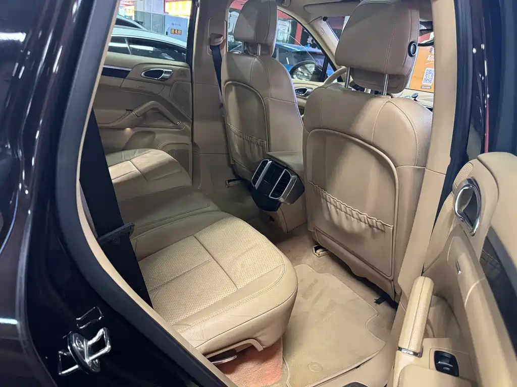 Porsche Cayenne — миниатюра 18