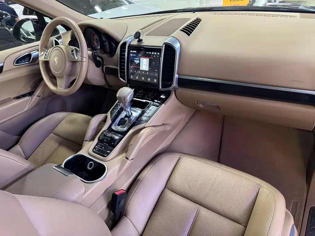 Porsche Cayenne — миниатюра 17