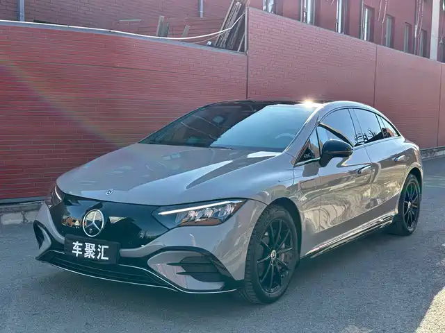 MERCEDES-BENZ EQE 2024