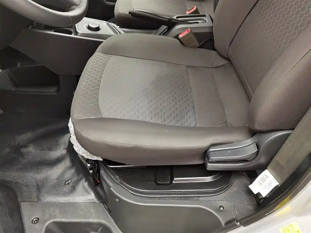 CHANGAN CHANGAN RUIXING EM60