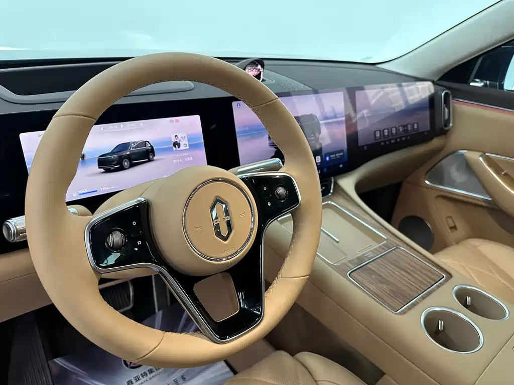 AITO ASK THE WORLD M8