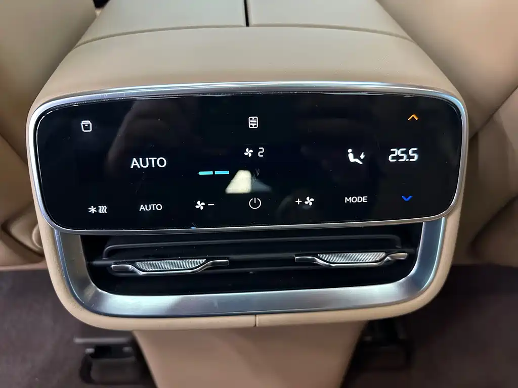 AITO ASK THE WORLD M8