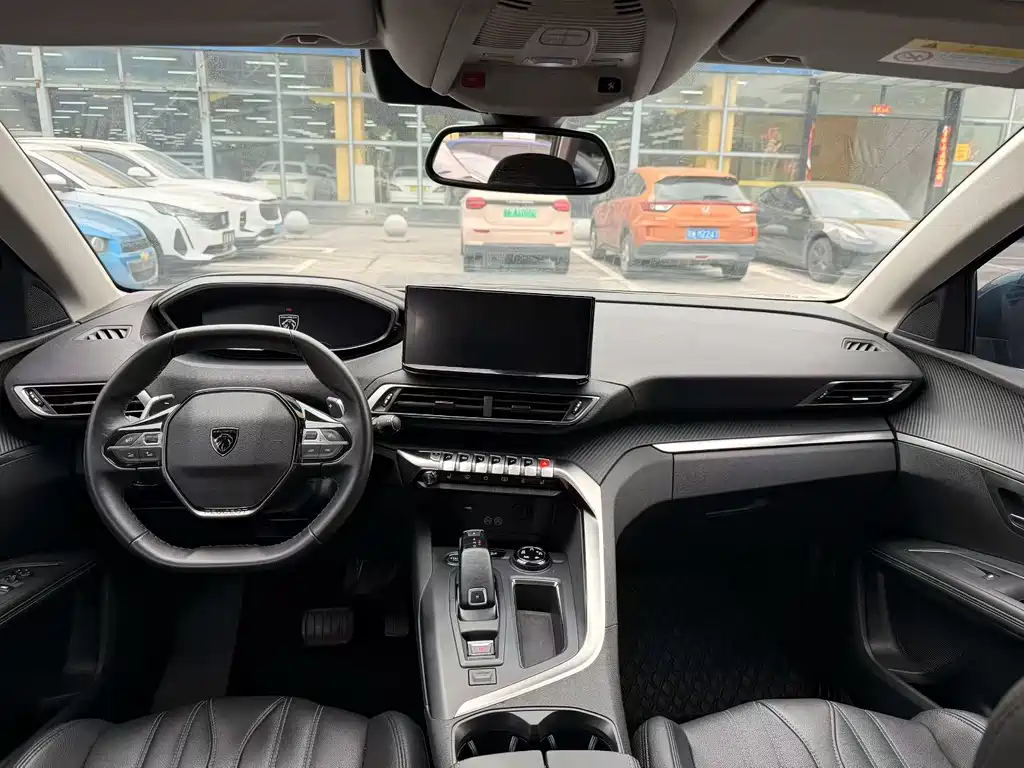 Peugeot 5008 2023 400THP 7 мест