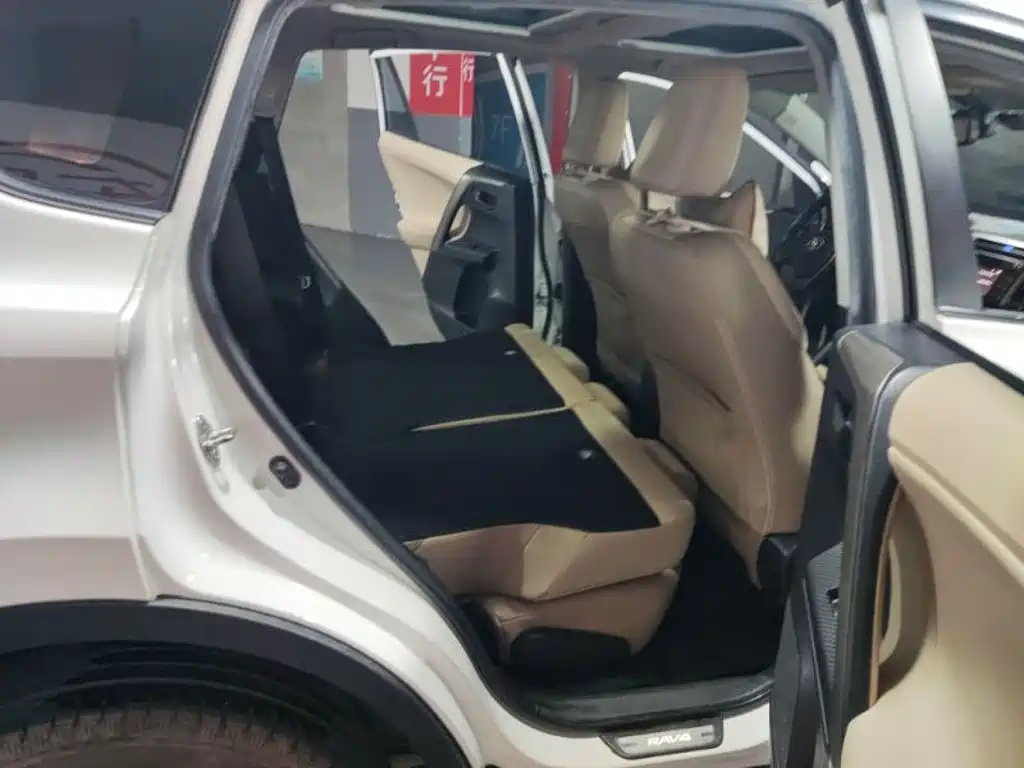 Toyota RAV4 — миниатюра 11