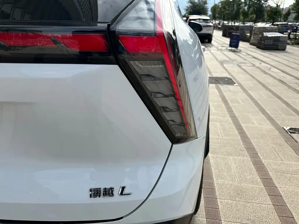 Geely Boyue L — миниатюра 13