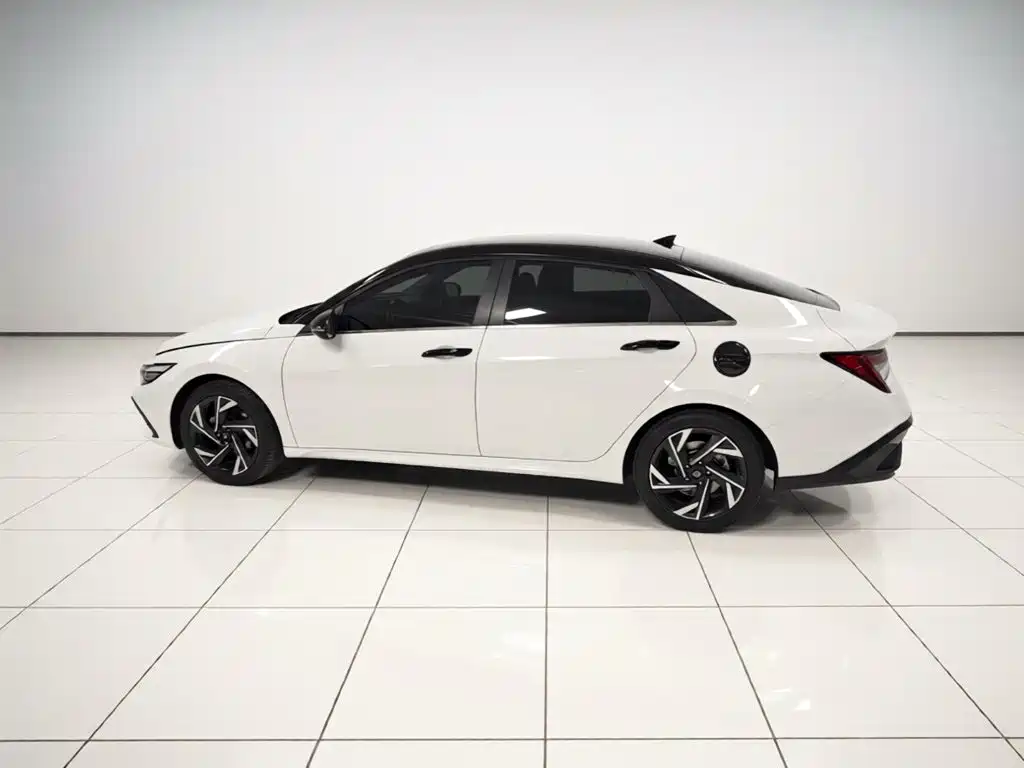 Hyundai Elantra — миниатюра 25