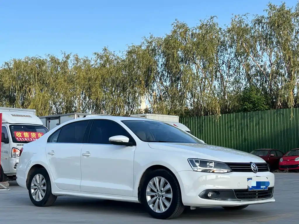Volkswagen Sagitar 2014 1.6L MT Comfort