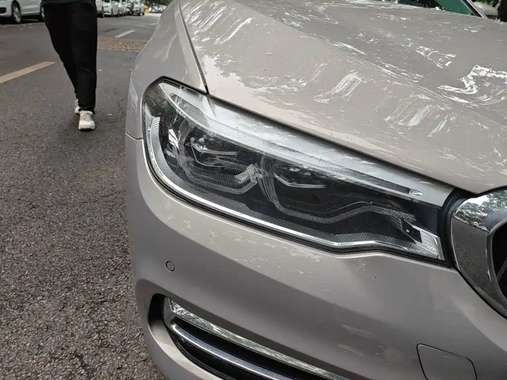 BMW 5 Series New Energy — миниатюра 7