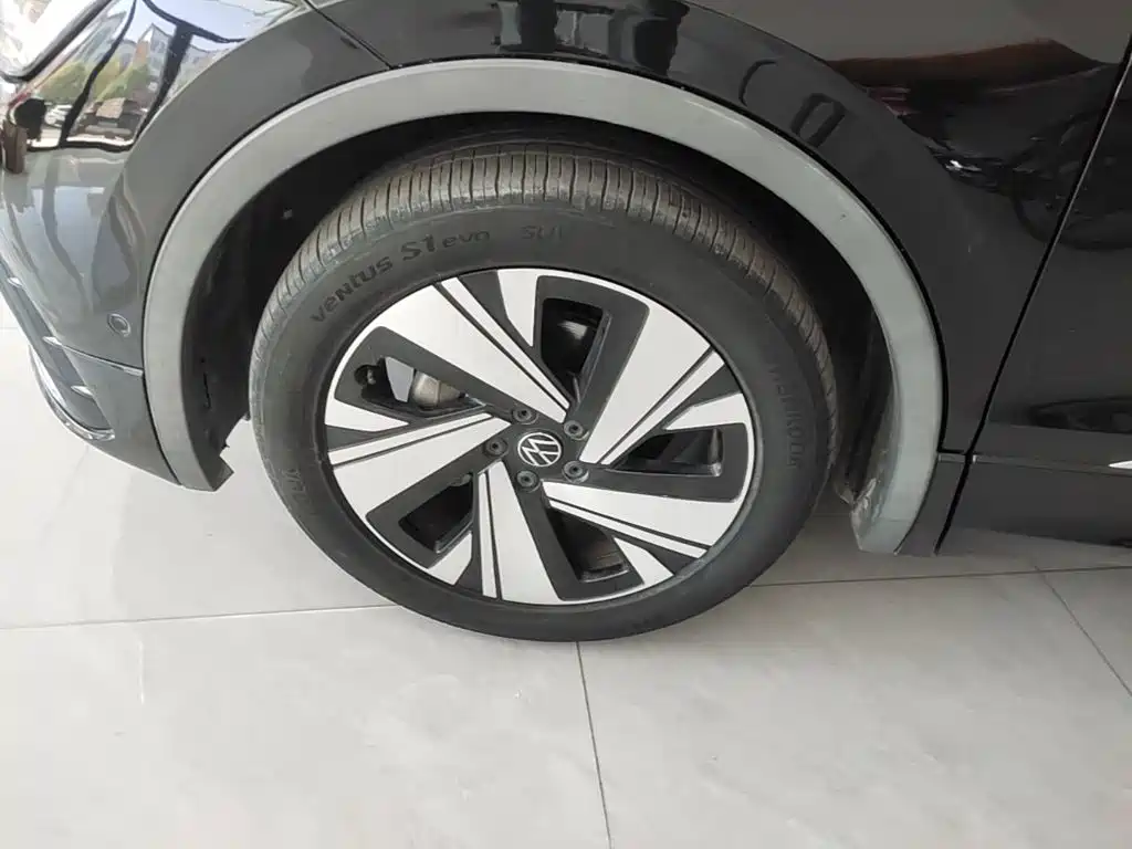 Volkswagen Tiguan L 2023 — фото 22