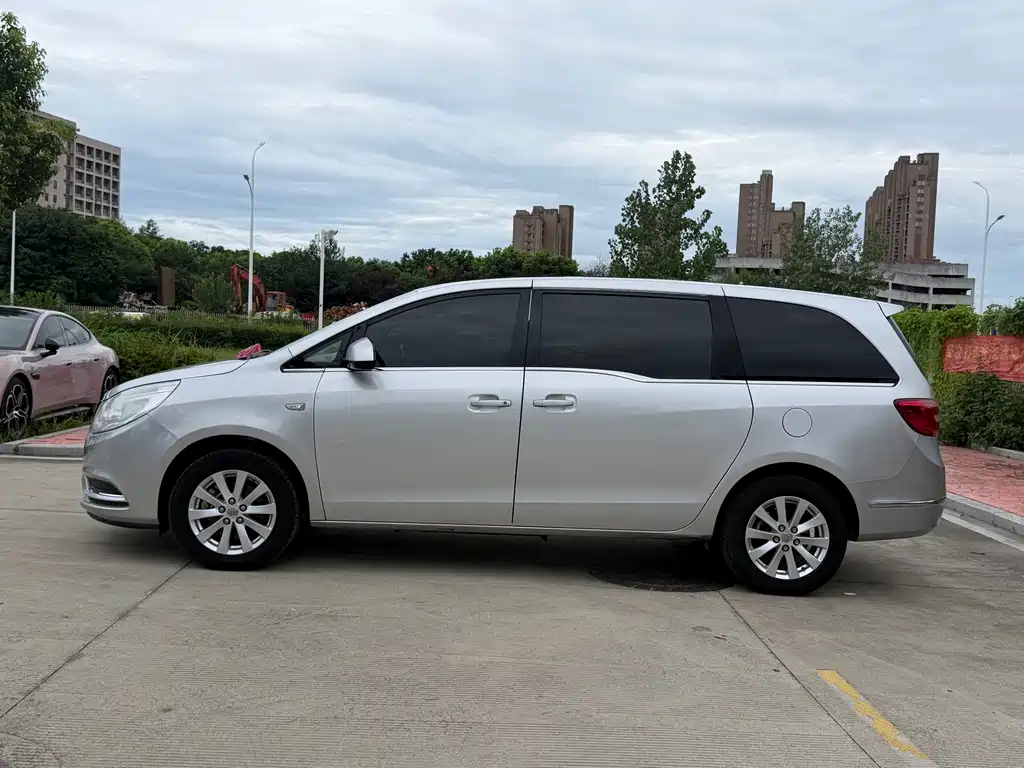 Buick GL8 — миниатюра 4