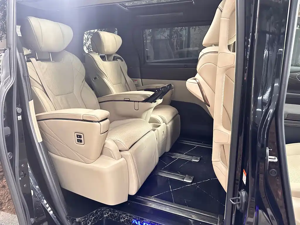 Toyota Alphard 2024 — фото 13