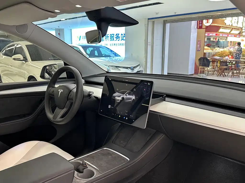 Tesla Model Y 2022 — фото 12