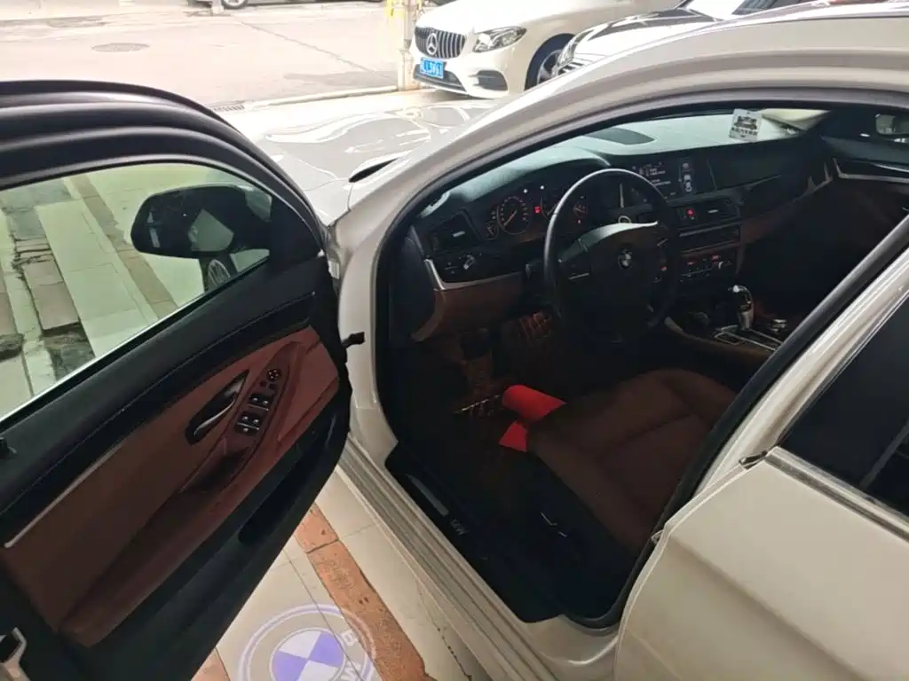 BMW 5 Series — миниатюра 12