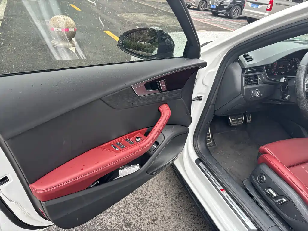 Audi A4L 2025 200 Enjoy 40 TFSI Luxury