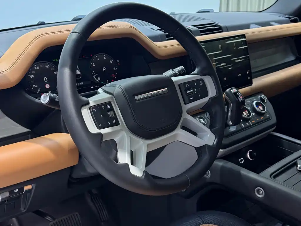 Land Rover Defender 2023 — фото 13