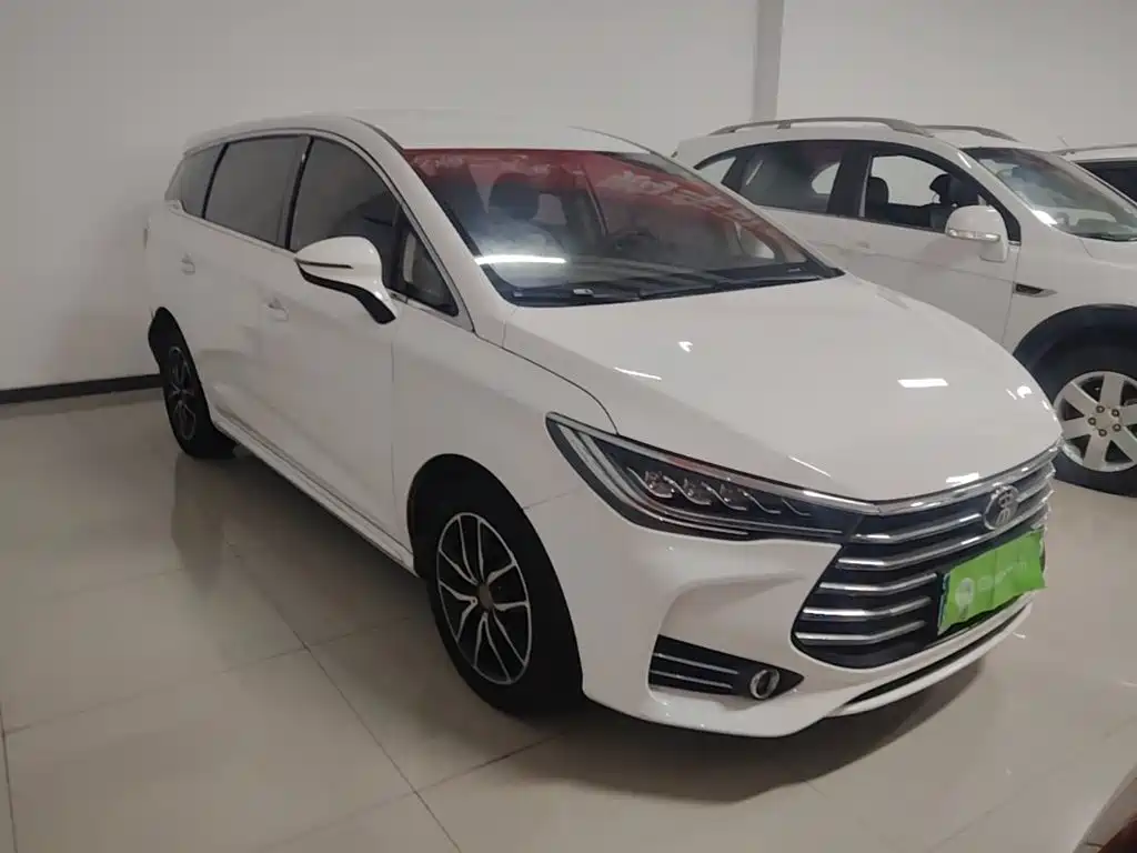BYD MAX — миниатюра 4