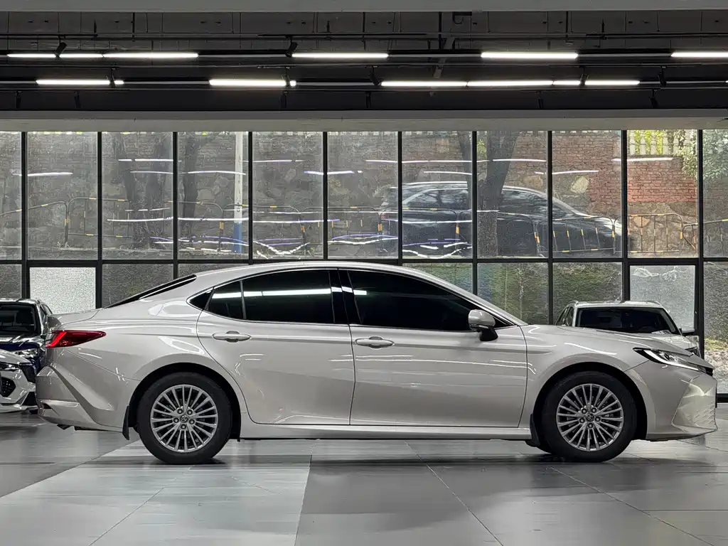 Toyota Camry — миниатюра 9