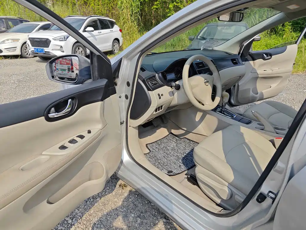 Nissan Tiida — миниатюра 7