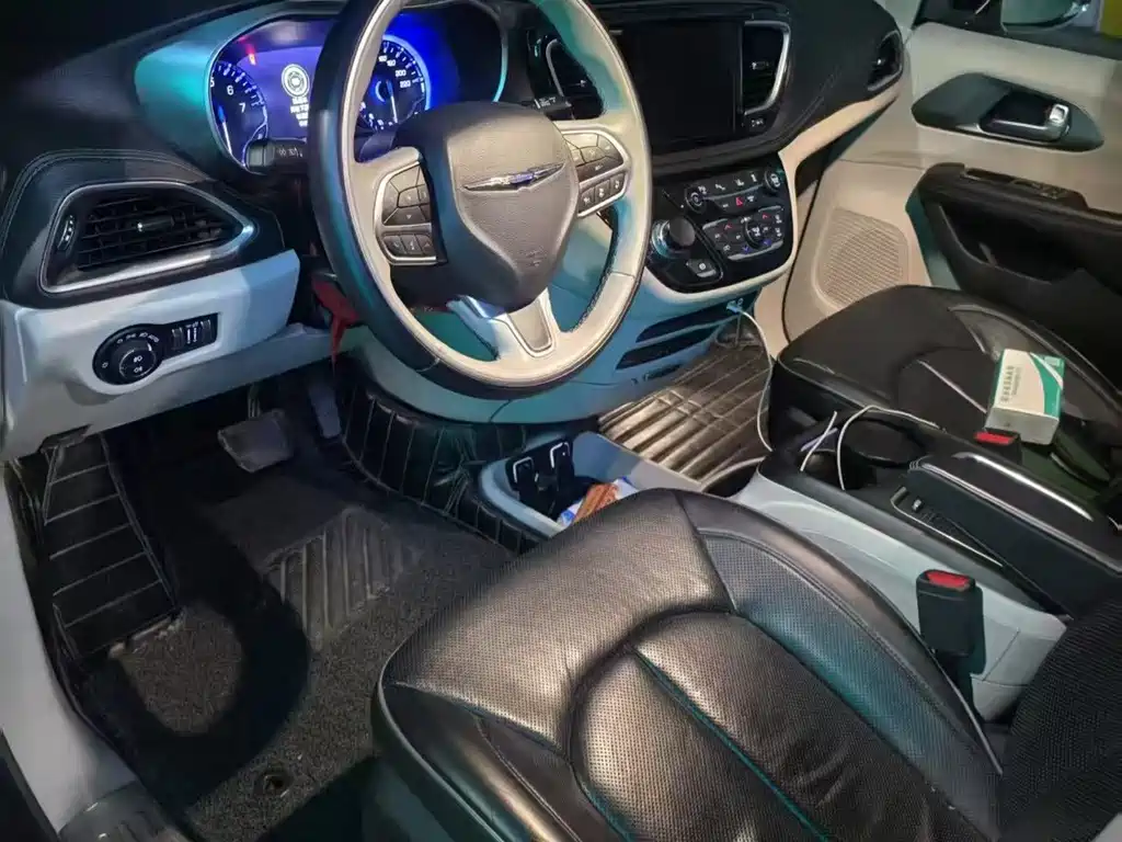 Chrysler Grand Voyager (Import) — миниатюра 3