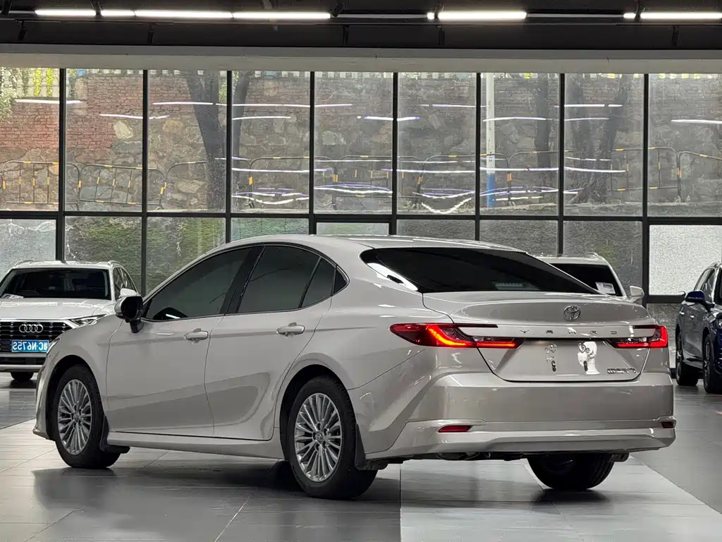 Toyota Camry — миниатюра 7