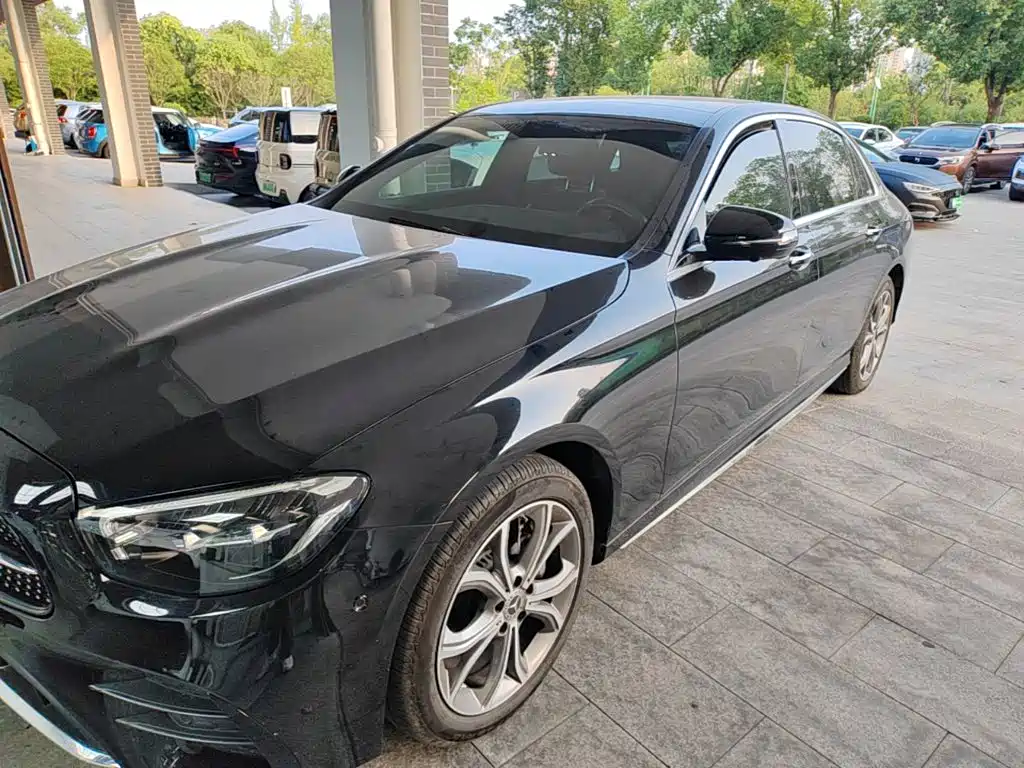 奔驰E级 2023款 E 300 L 运动豪华型 2022