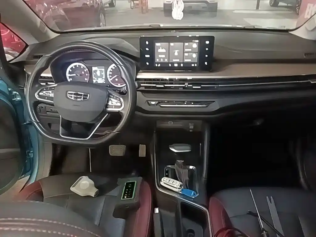Geely Vision X3 — миниатюра 10