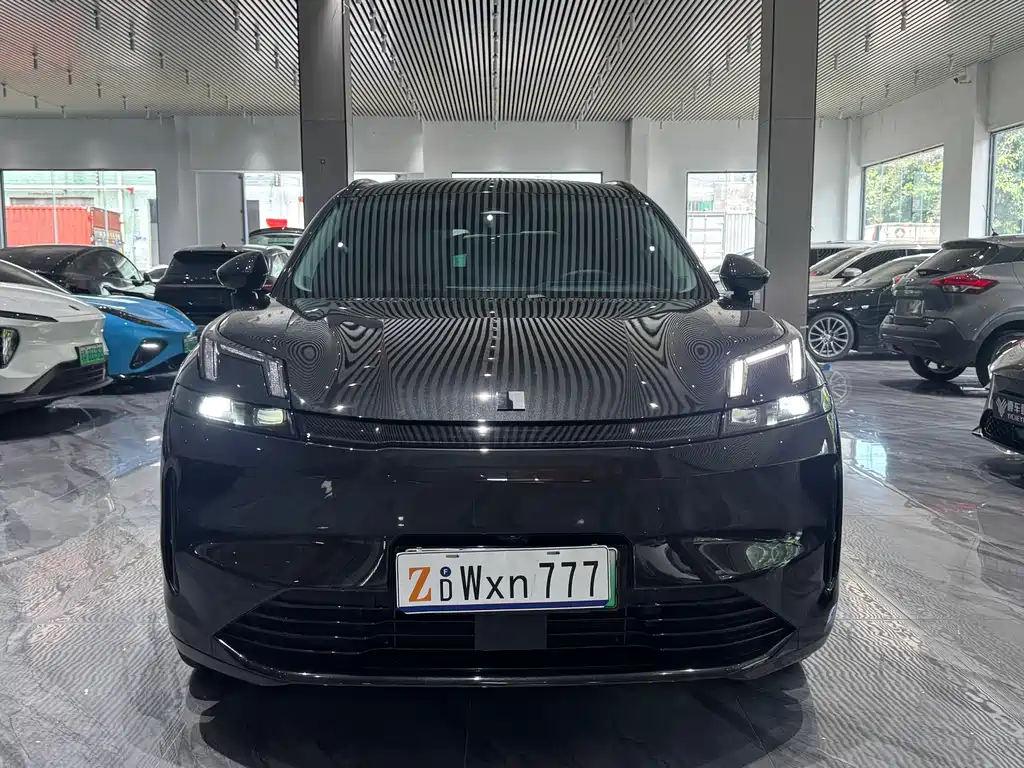 Lynk & Co 08 EM-P 2023 245km Halo