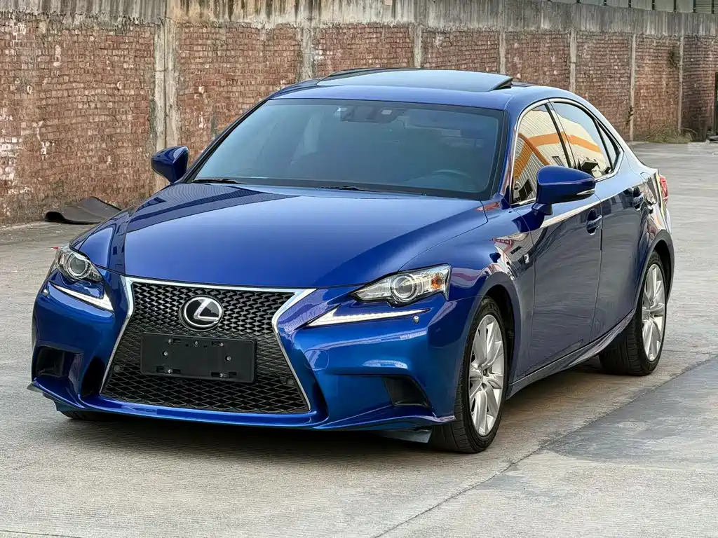 LEXUS IS