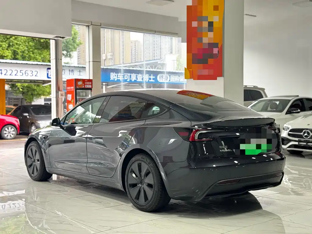Tesla Model 3 — миниатюра 5